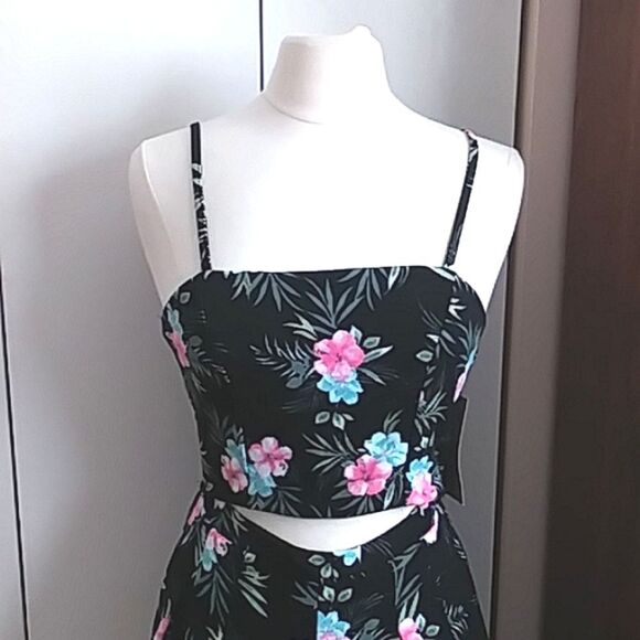 Madden NYC Tropical Flowers Bare Midriff Romper - Picture 2 of 13